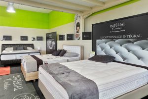 Intérieur magasin Au Bonheur du Dormeur, lit et matelas